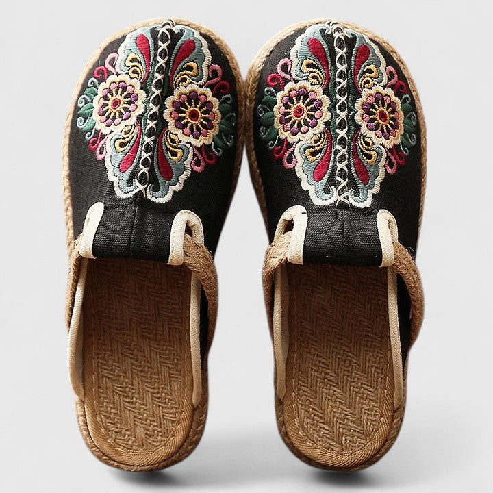Clarize - Geborduurde Platte Sandalen